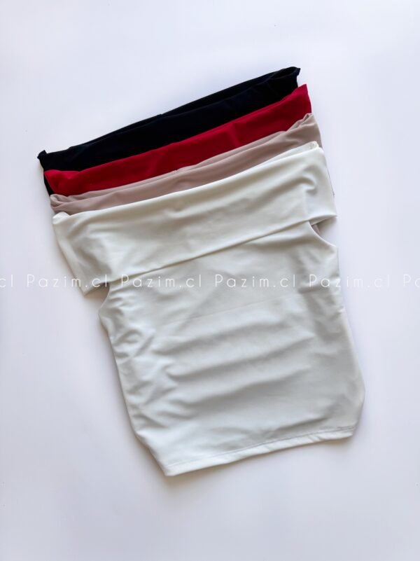 Crop bote verano