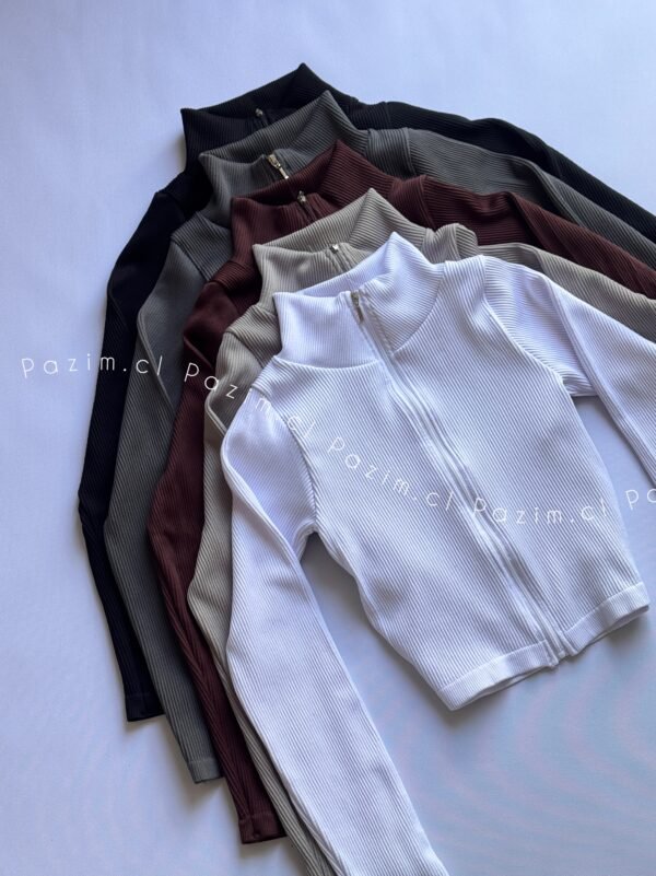Crop rib cierre