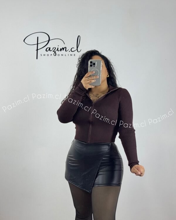 Sweater cuello cierre