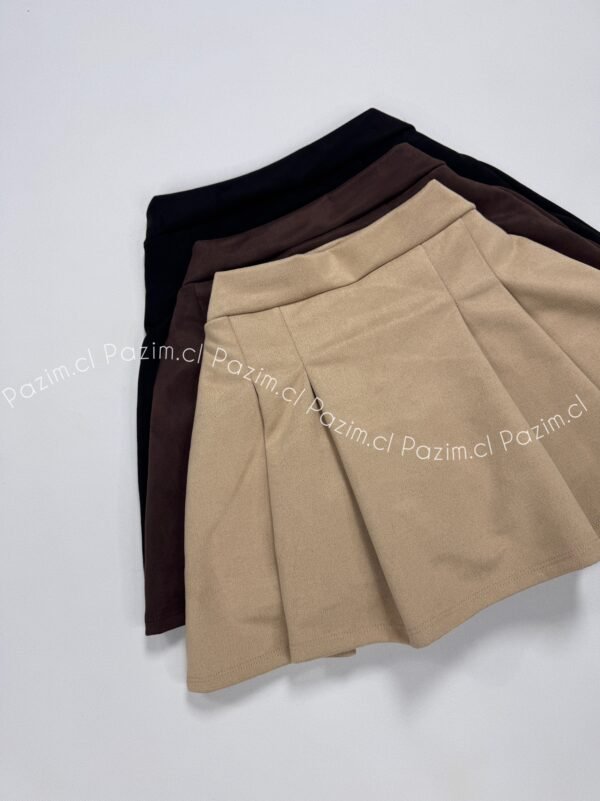 Falda short tableada gamuza