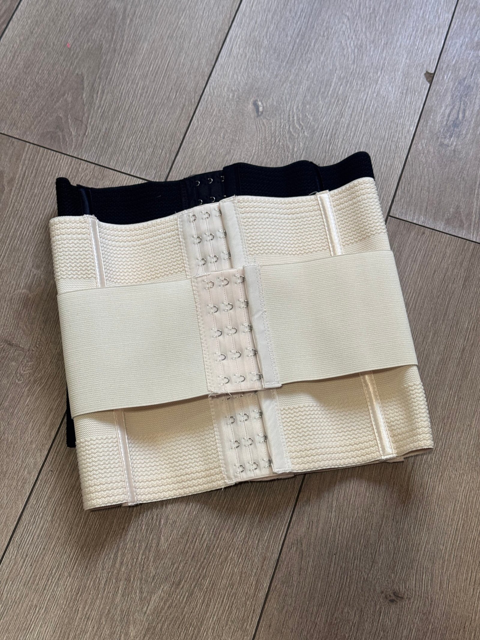 Cinturilla con broche doble