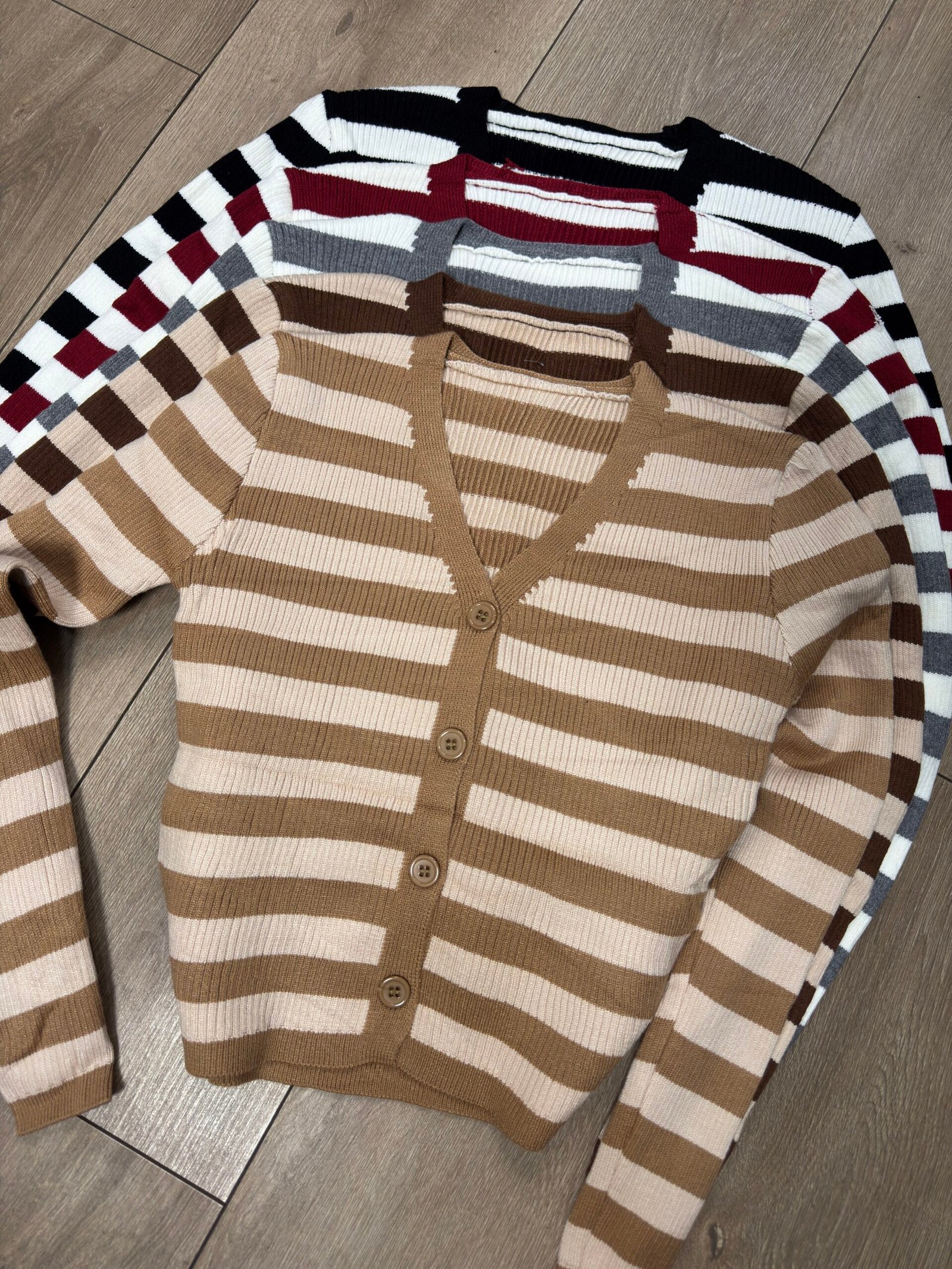 Sweater rayado botones