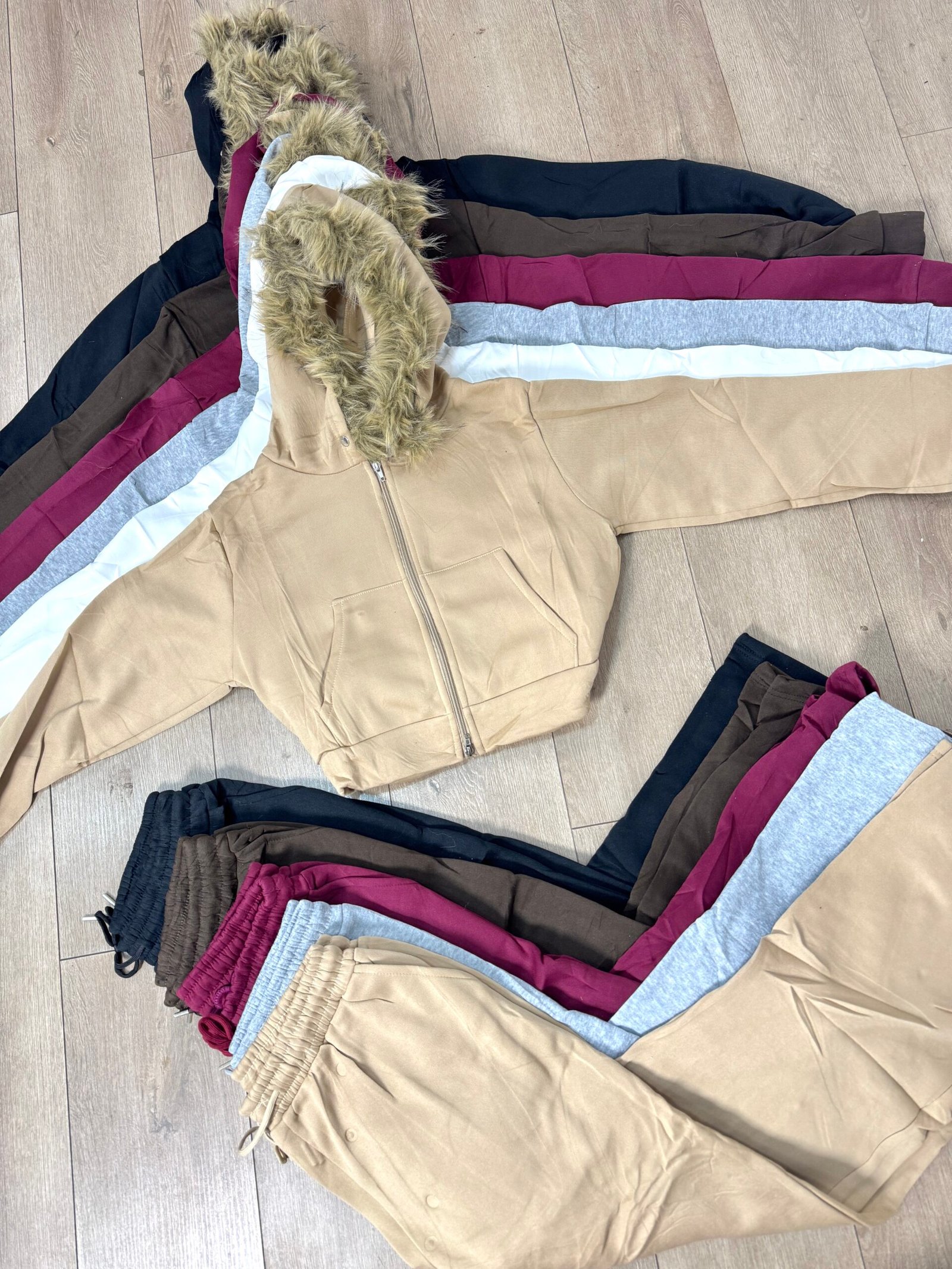 Conjunto buzo gorro con pelos