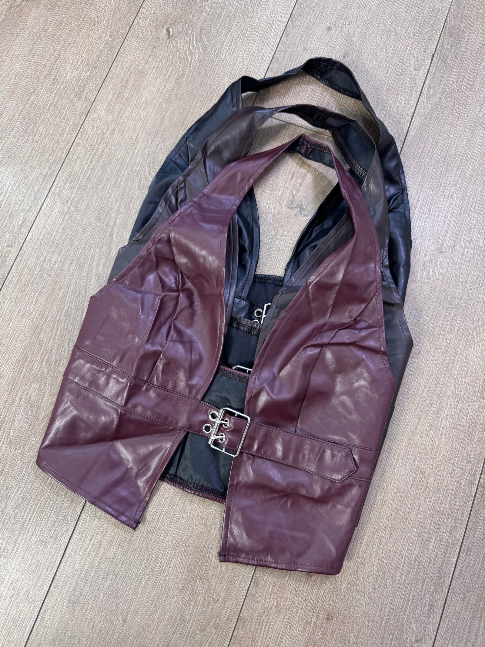 Crop cuerina cinturon